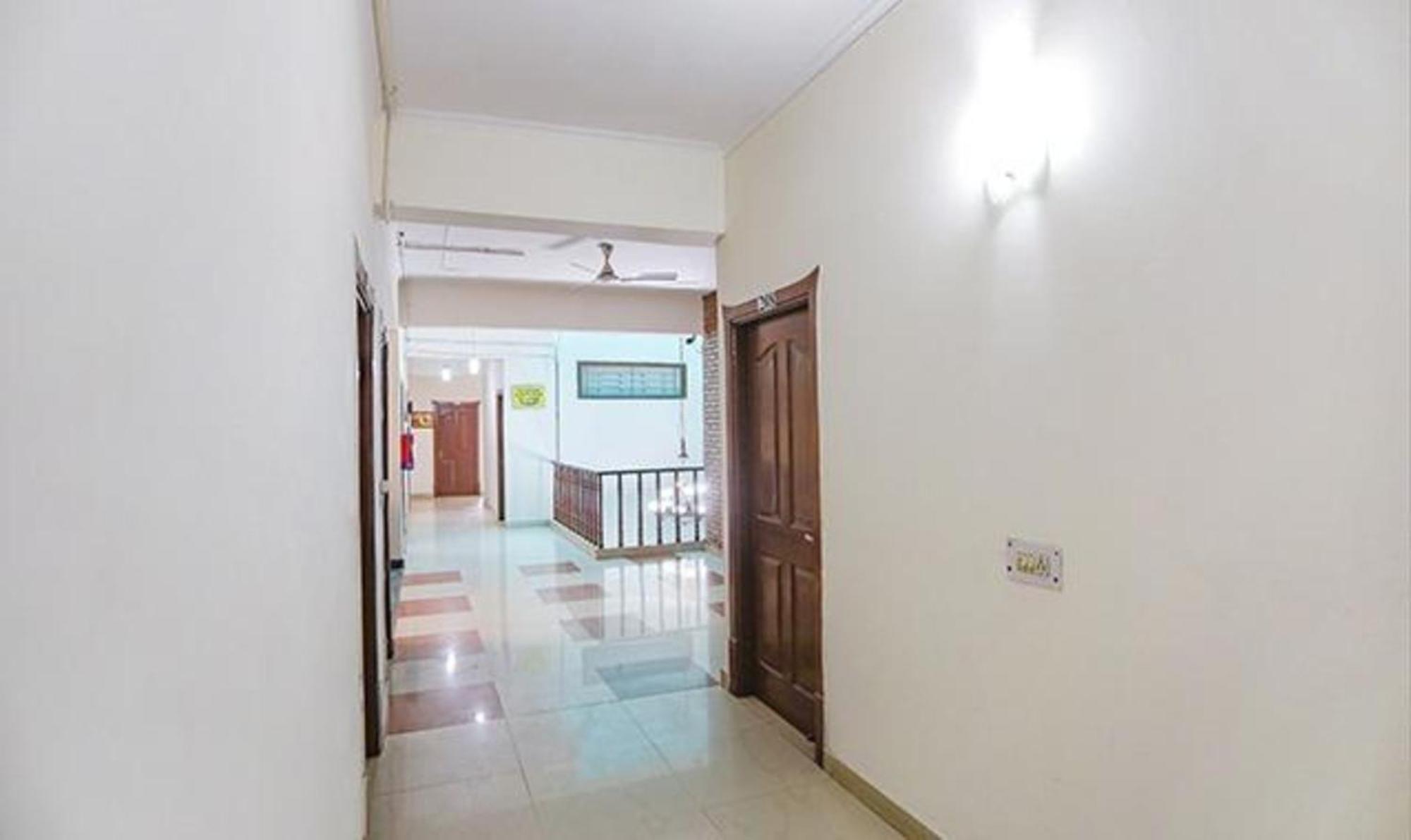 Hotel Fabexpress Ap International Noida Zewnętrze zdjęcie