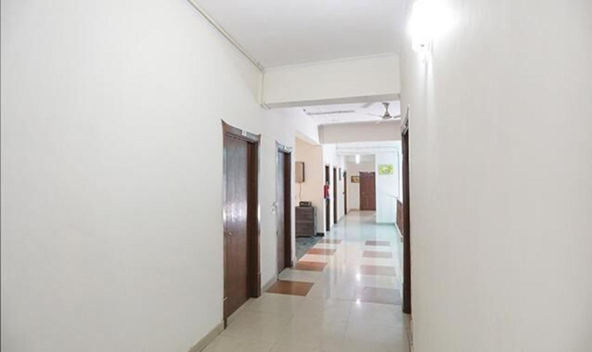 Hotel Fabexpress Ap International Noida Zewnętrze zdjęcie