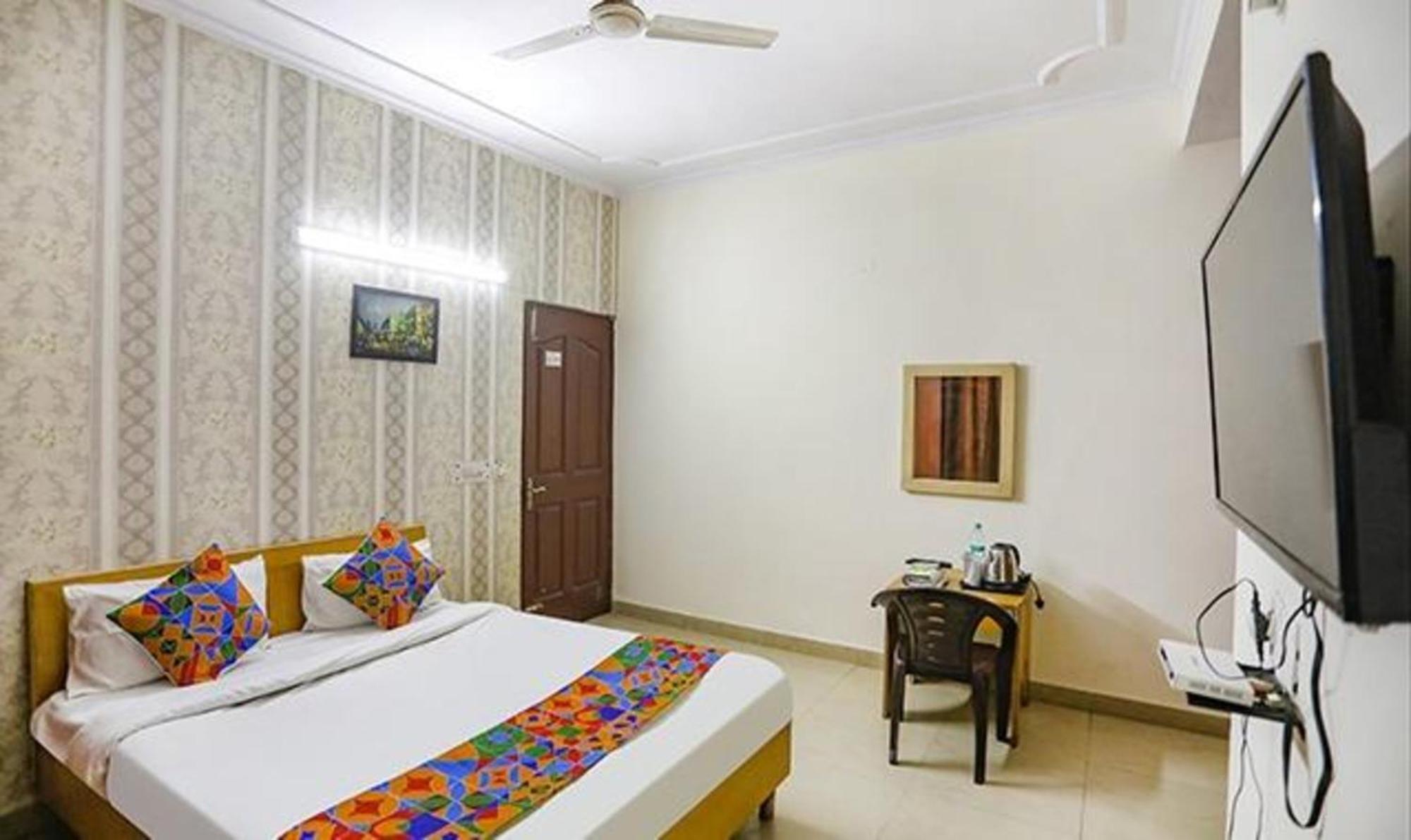 Hotel Fabexpress Ap International Noida Zewnętrze zdjęcie
