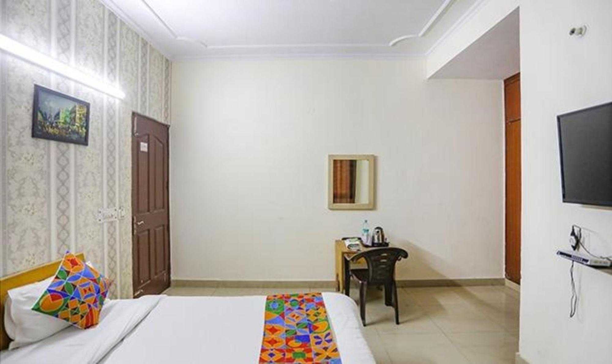 Hotel Fabexpress Ap International Noida Zewnętrze zdjęcie